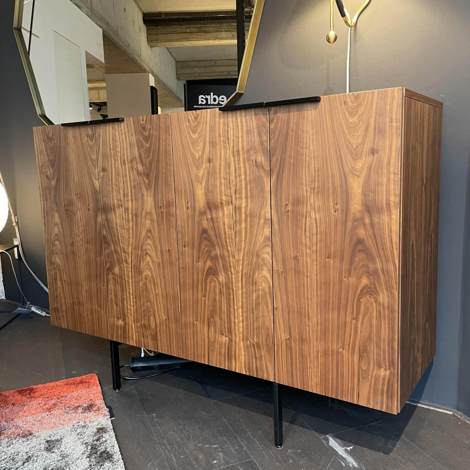 Pastoe - Sideboard Frame Roger Nussbaum Furniert Gestell und Griffe Metall Schwarz Lackiert Böden Schwarz - 9