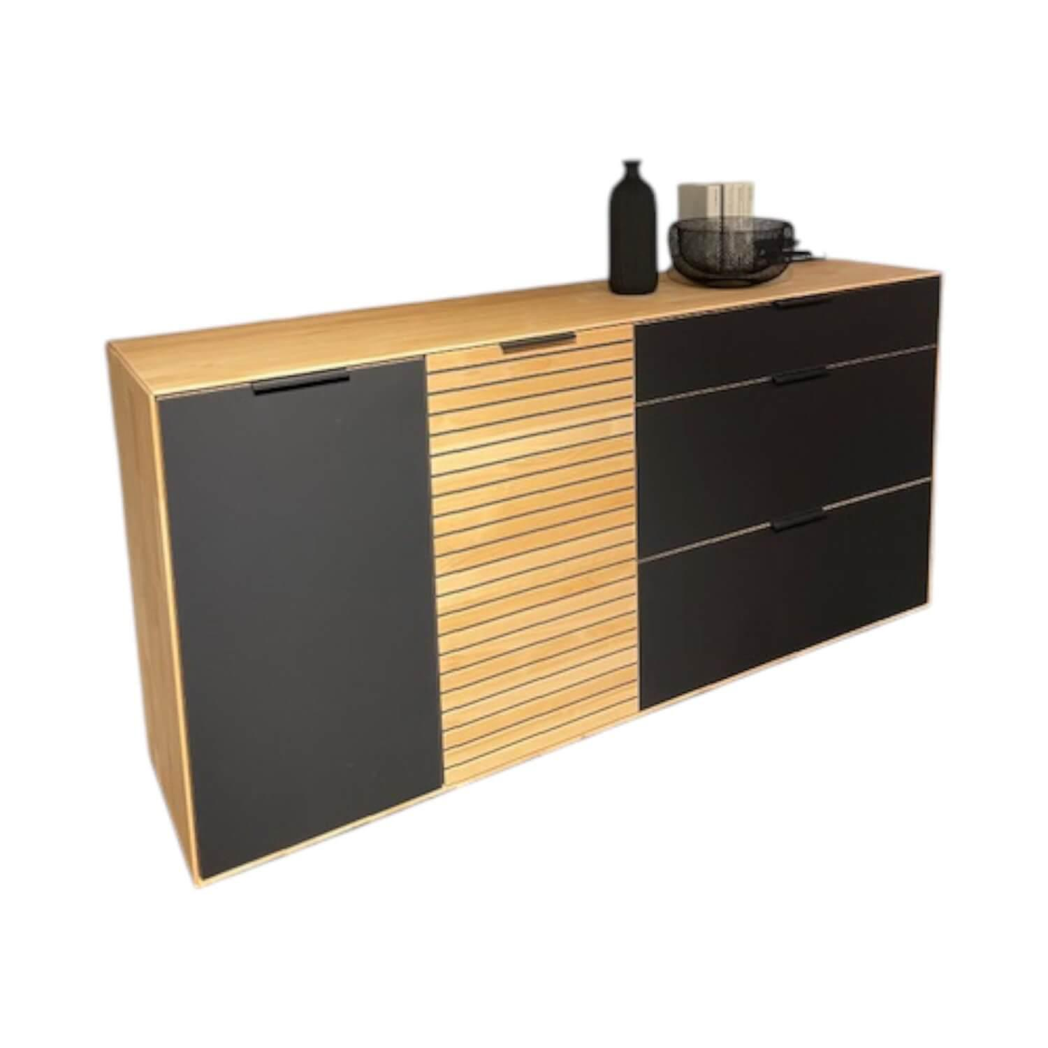 Wöstmann - Sideboard WM 2320 Erle Front Mattglas Carbon Schwarz Sockel Carbonfarbig - 1