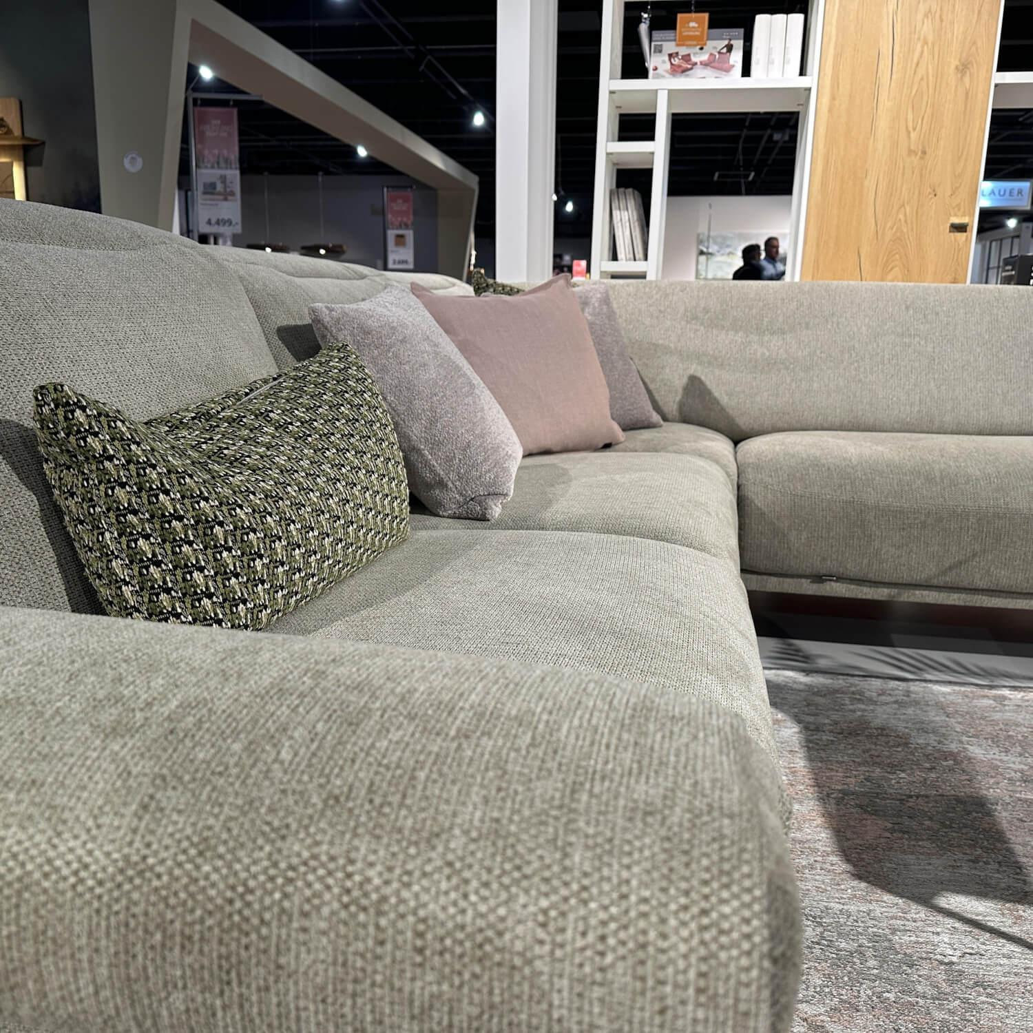 Mondo - Sofa Ensemble Lillia Stoff Wandoo Sage Hellgrün Grau Füße Olive Grün - 2