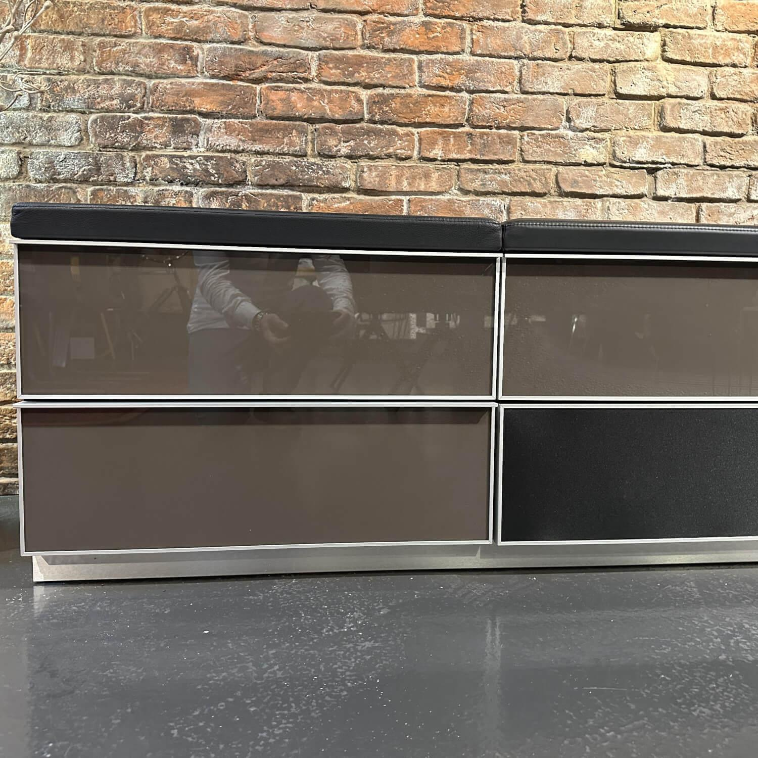 Spectral Smart Furniture - Medienmöbel Front Glas Korpus Schwarz Oberfläche Gepolstert - 5