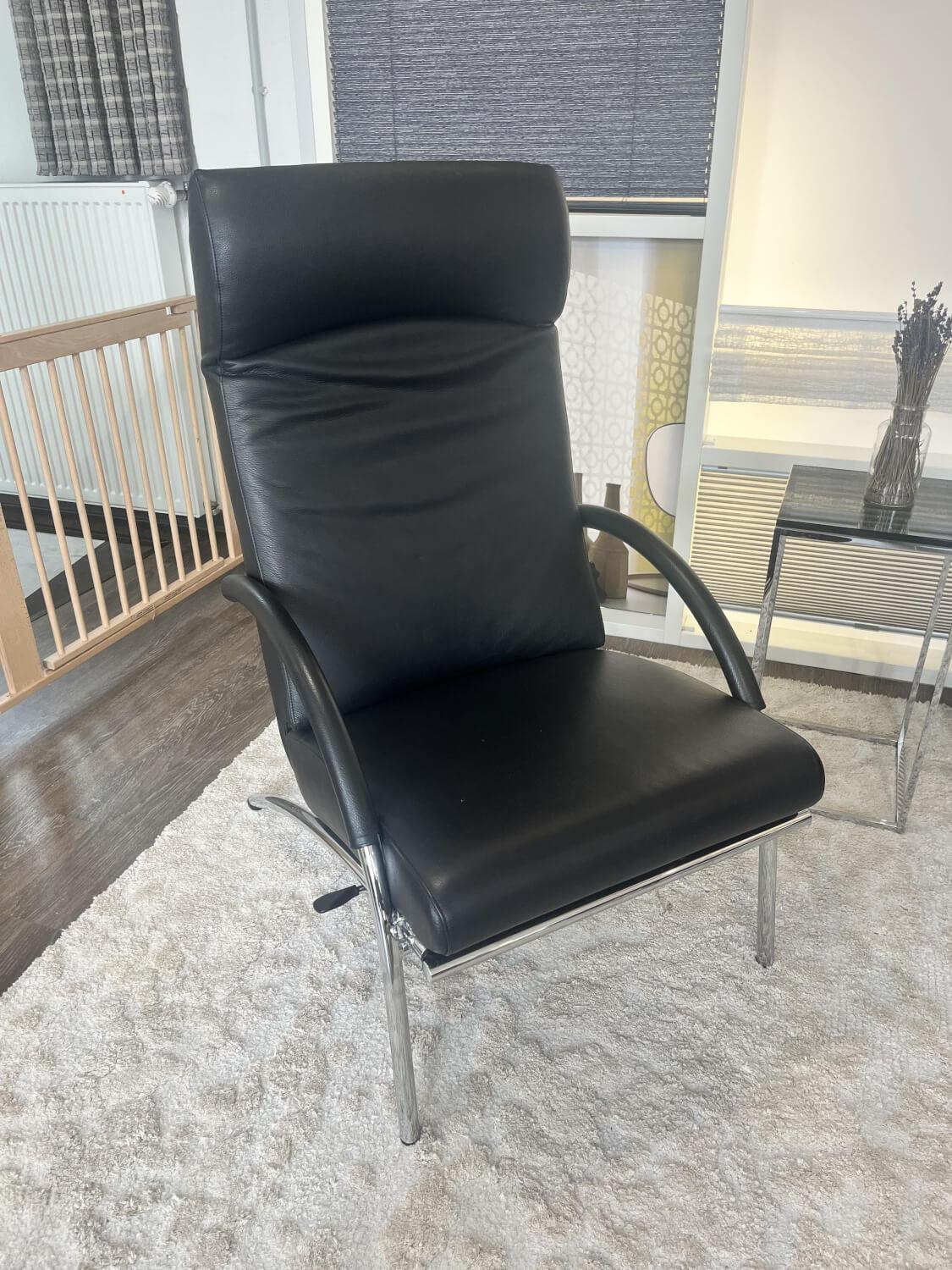 IP Design - Sessel Curve Leder Galaxy Schwarz Gestell Chrom Glanz Mit Ausklappbarer Fußablage - 3