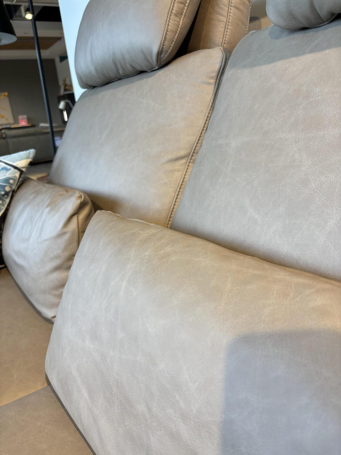 Raum.Freunde - Sofa Tova RA 22002 Leder Vicenza Taupe Beige Metallkufe 420 Schwarz Matt Inklusive Kissen - 8