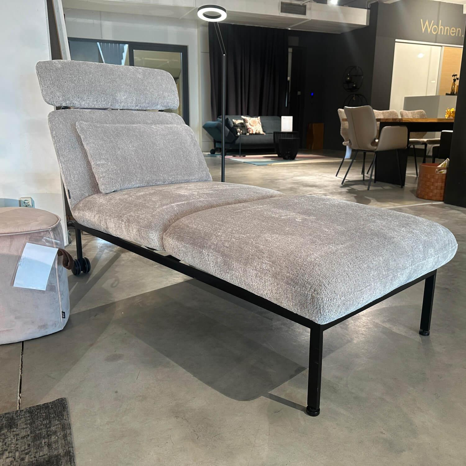 Brühl - Relaxliege Roro 98 Stoff 4001 92 Hellgrau Füße Metall Schwarz Mit Rollen - 4