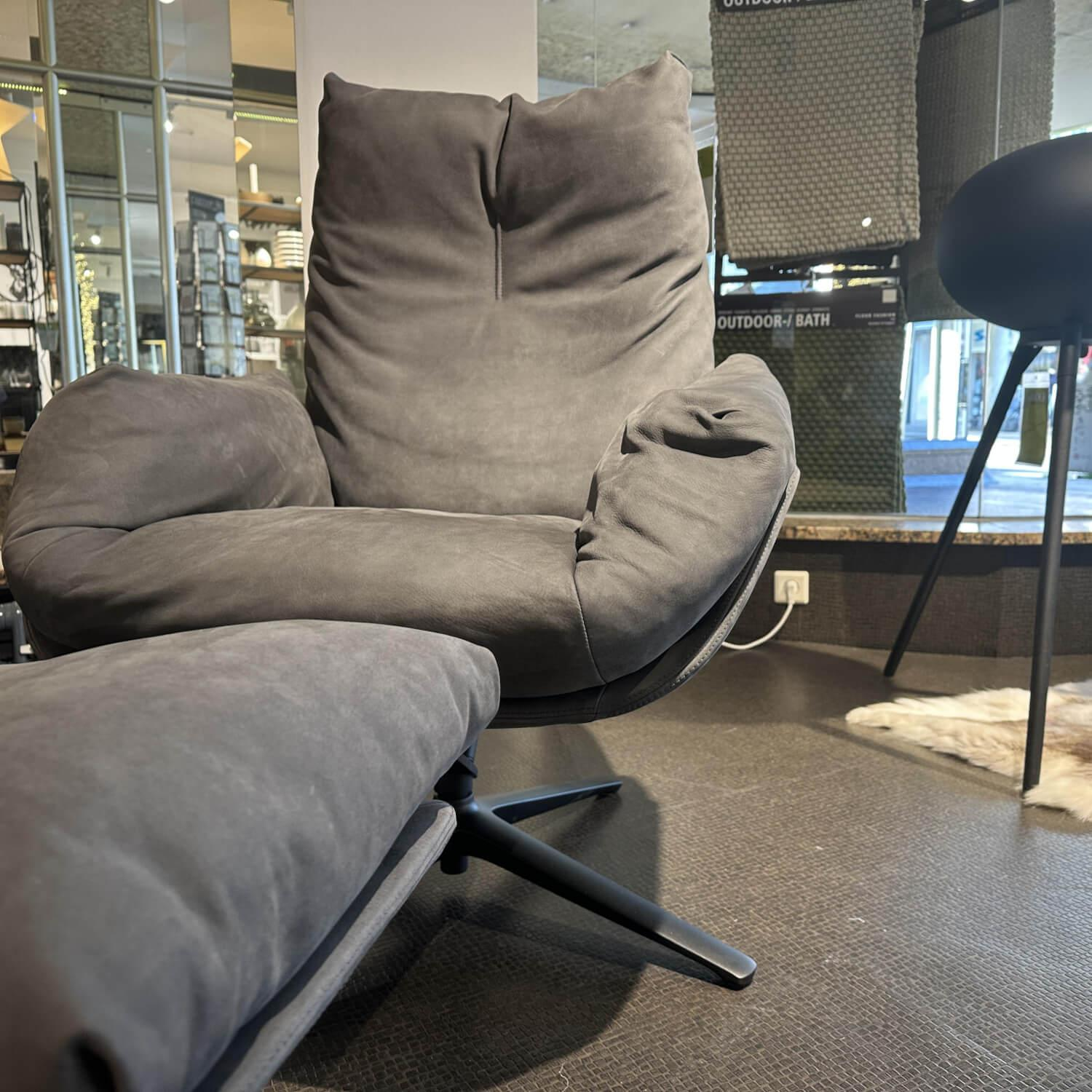 COR - Sessel Cordia Lounge Leder Graphit 681 Grau Füße Schwarz mit Kippmechanik mit Hocker - 3