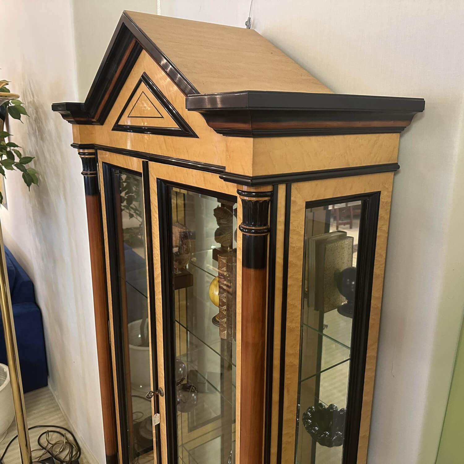 Gordovil - Vitrine Vogelaugenahorn Massiv Türen Glas Rückwand Kristallspiegel - 7
