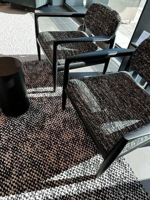 Minotti - 2er Set Sessel Yoko Stoff Medley 05 Malachite Grau Gestell Esche Massiv Lackiert Schwarz Mit Beistelltisch - 4