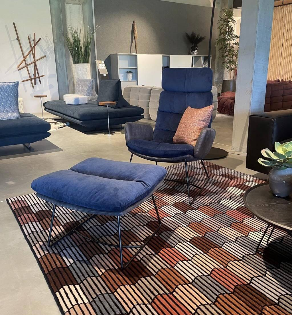 KFF - Sessel Arva Lounge Stoff Seven Navy 49 Blau Rücken Leder mit Ottoman - 3