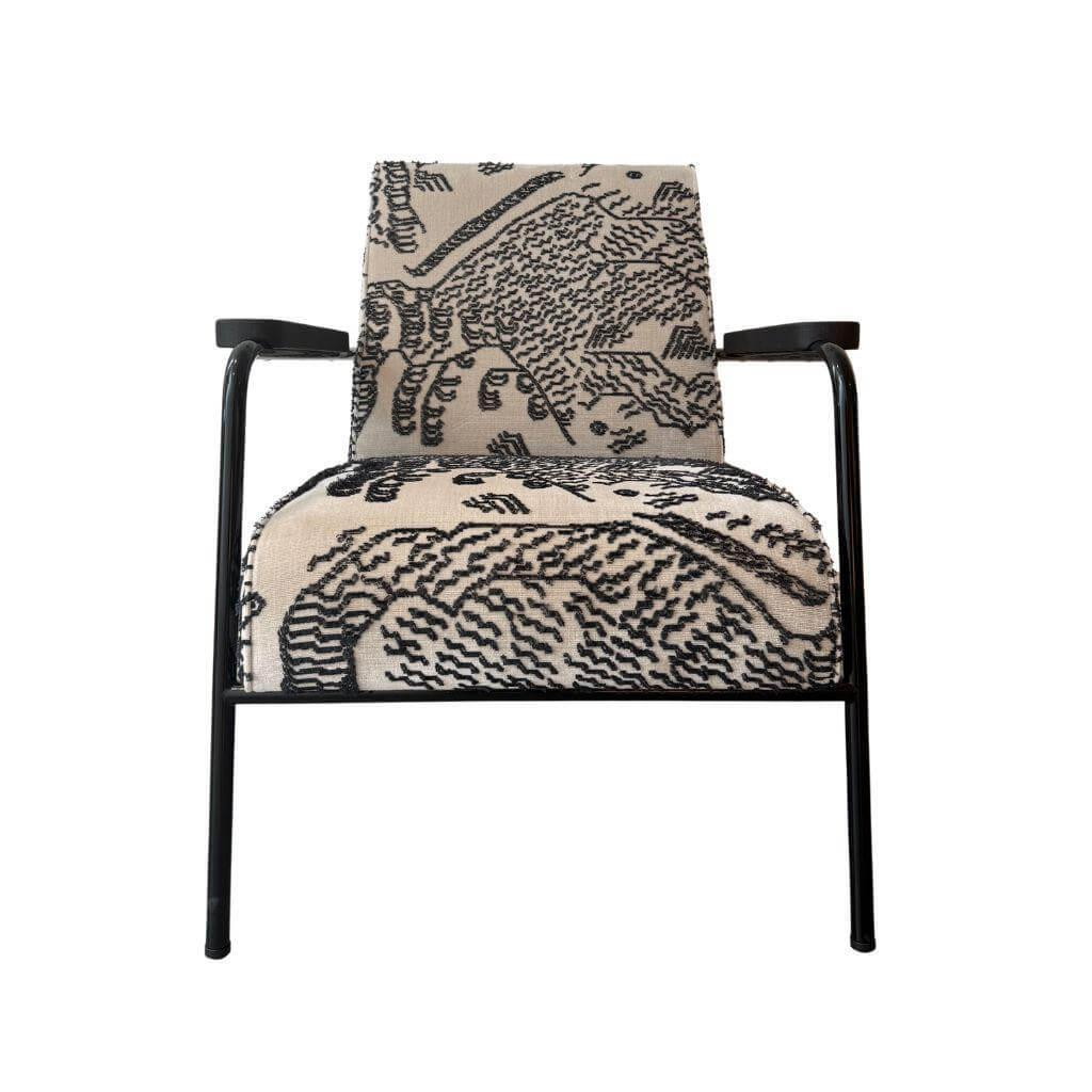 Vitra - Sessel Fauteuil de Salon Stoff Tiger Mountain Gemustert Schwarz Weiß Gestell Tiefschwarz Armlehne Eiche Dunkel - 1