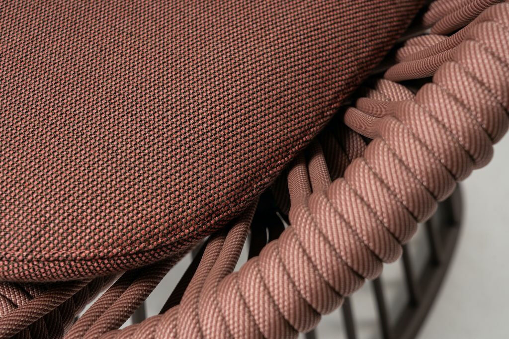 Kettal - Clubsessel Cala Geflecht Rope Rosa 413 Gestell Aluminium Sepia - 2
