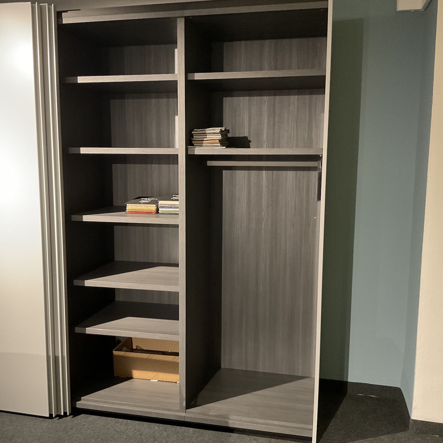Kettnaker - Kleiderschrank Grip Lack Matt Lichtgrau Innen Eiche Melamin Anthrazit - 6
