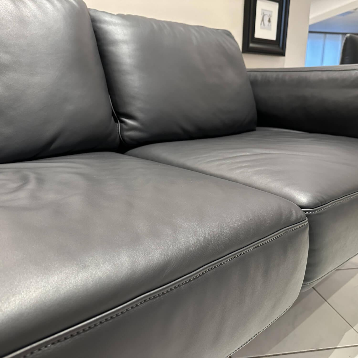 De Sede - Funktionssofa DS 747 Leder Touch 02 Umbra Schwarz Fuß Stahl Schwarz Armlehne Mit Kissenoptik - 4