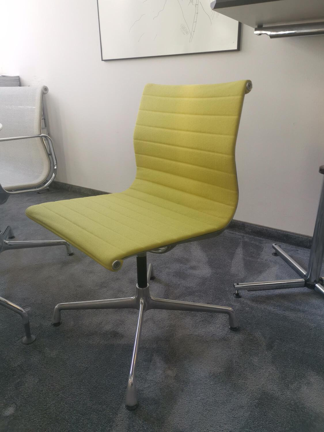 Stuhl Aluminium Chair EA 101 Stoff Hopsak 71 Gelb Lindgrün