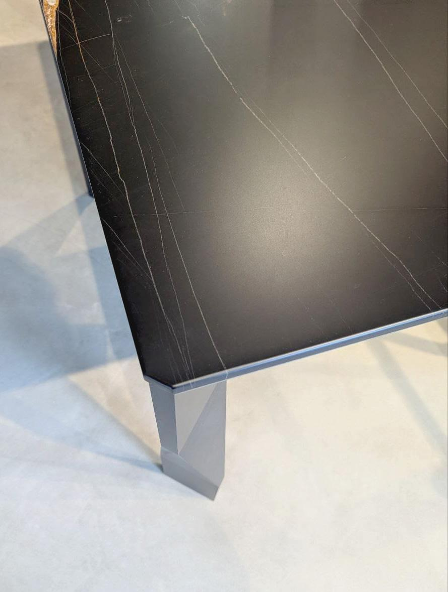 Molteni & C - Esstisch Diamond Marmorplatte Sahara Noir Gestell Aluminium Metallic Finish - 2