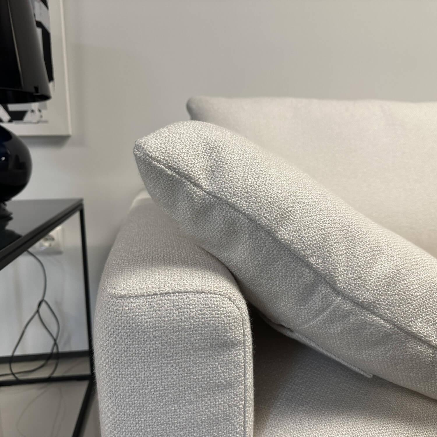 Bielefelder Werkstätten - Sofa Spirit BW155-3006 Stoff Mara Weiß Metallfuß Schwarz Matt mit Rückenbügel und Kissen - 11