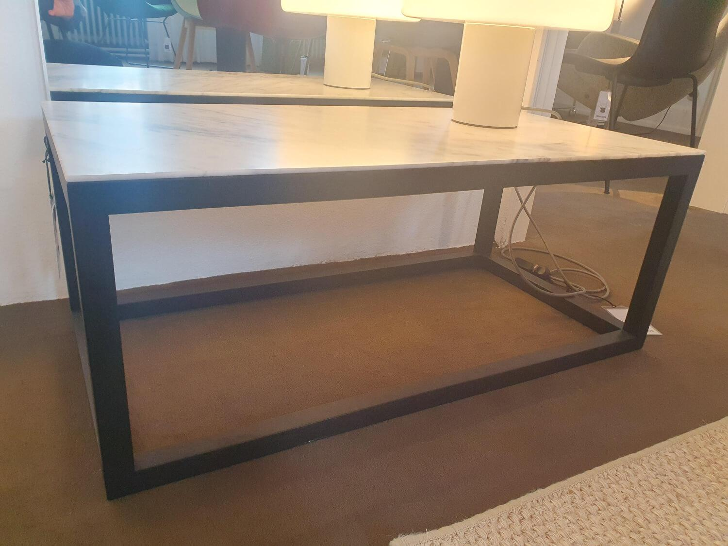 Cassina - Beistelltisch Note Platte Cararra Marmor Weiß Gestell Eiche Schwarz Gebeizt - 2