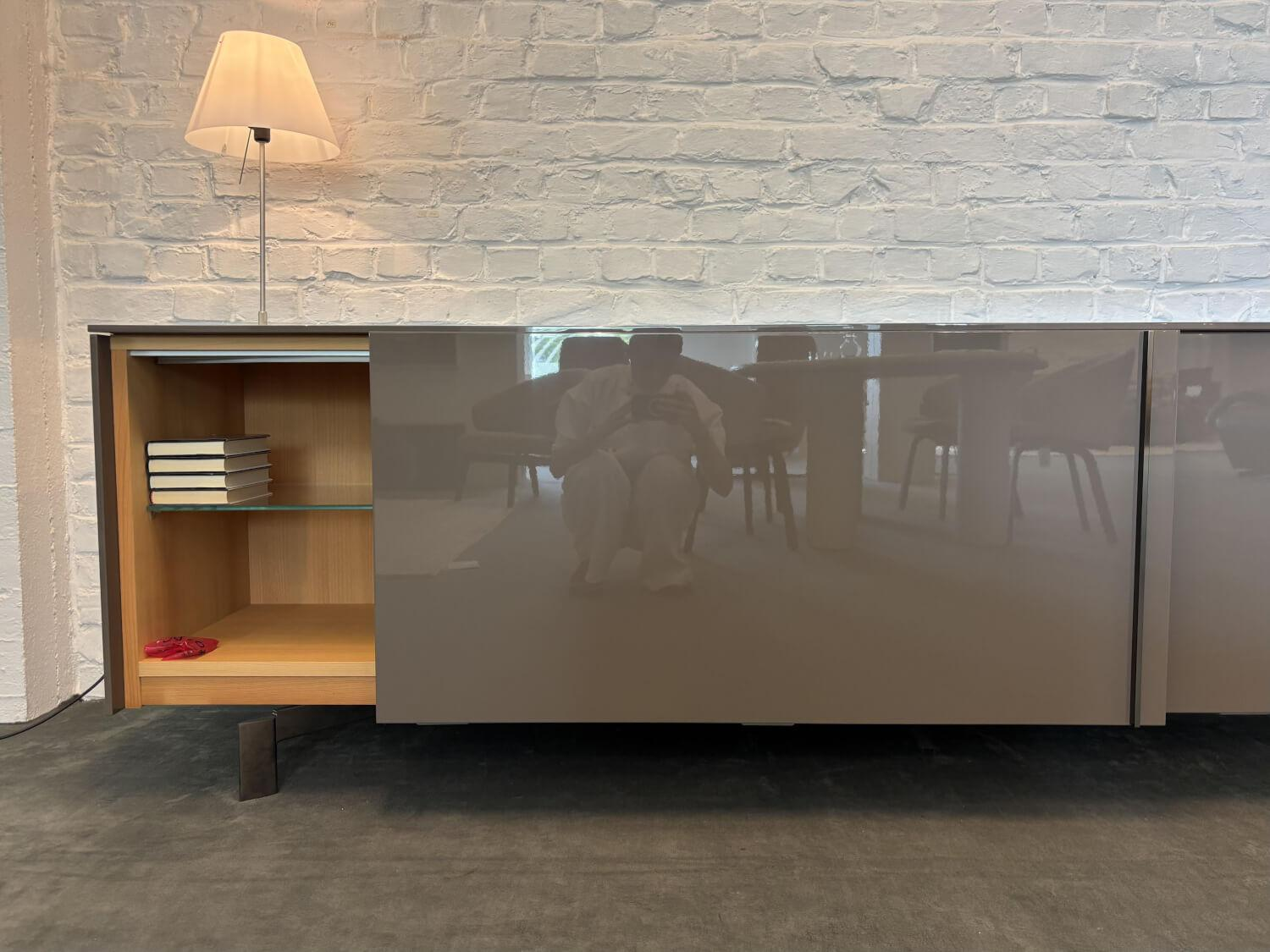 Molteni & C - Sideboard Pass-Word Außen Lack Hochglanz Dolomitgrau Grau Braun Innen Zeder Natur Füße Metall Poliert - 3
