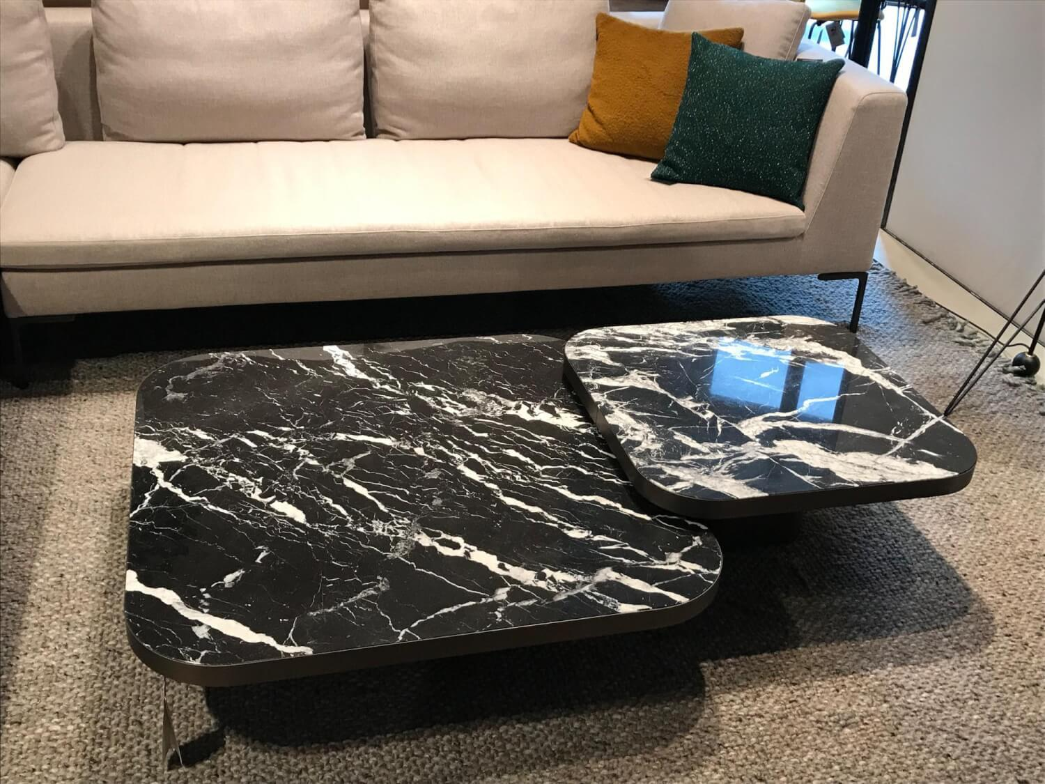 ClassiCon - 2er-Set Couchtische Bow Coffee Table Platte Nero Marquina Marmor Fuß Messing Brüniert - 2