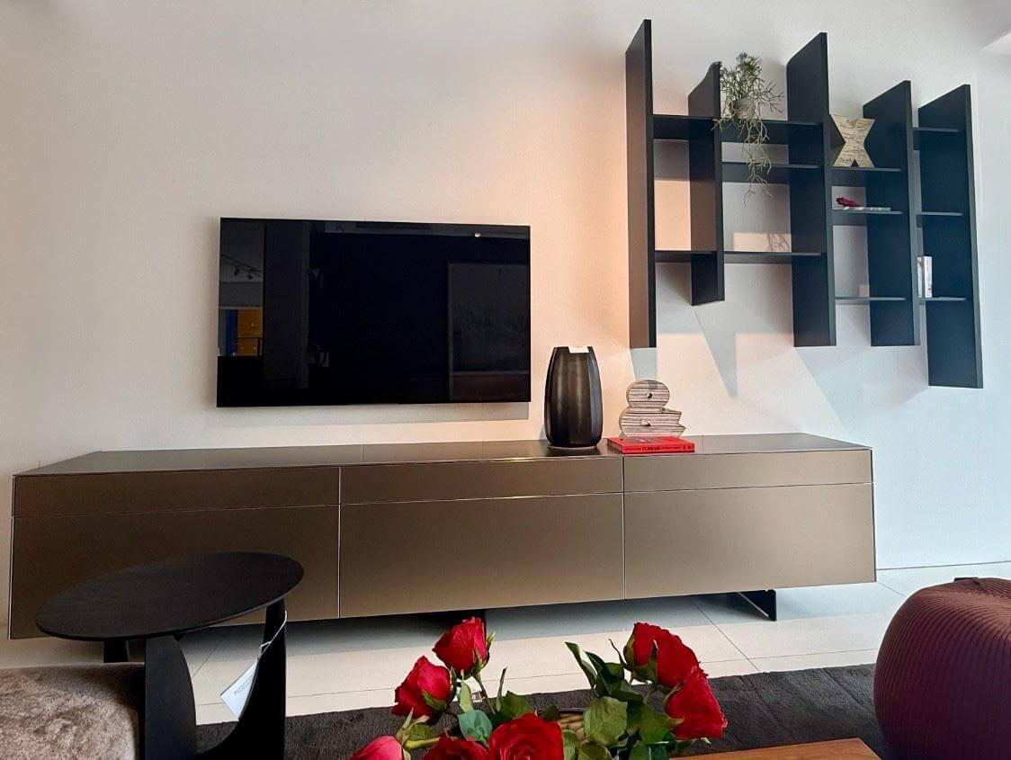 Kettnaker - Wohnwand Soma Front Aluminium Bronze Hell Korpus Lack Schwarz Matt Gestell Wangen Schwarz Lackiert - 2