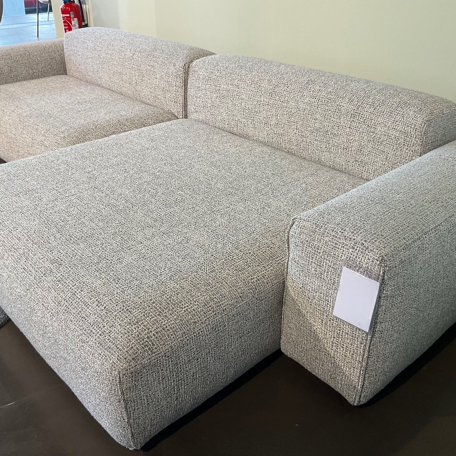 Casamobile Living - Ecksofa Padua aus Stoff Storm 2 Light Grey Grau Füße Schwarz Inklusive Beistelltisch - 2