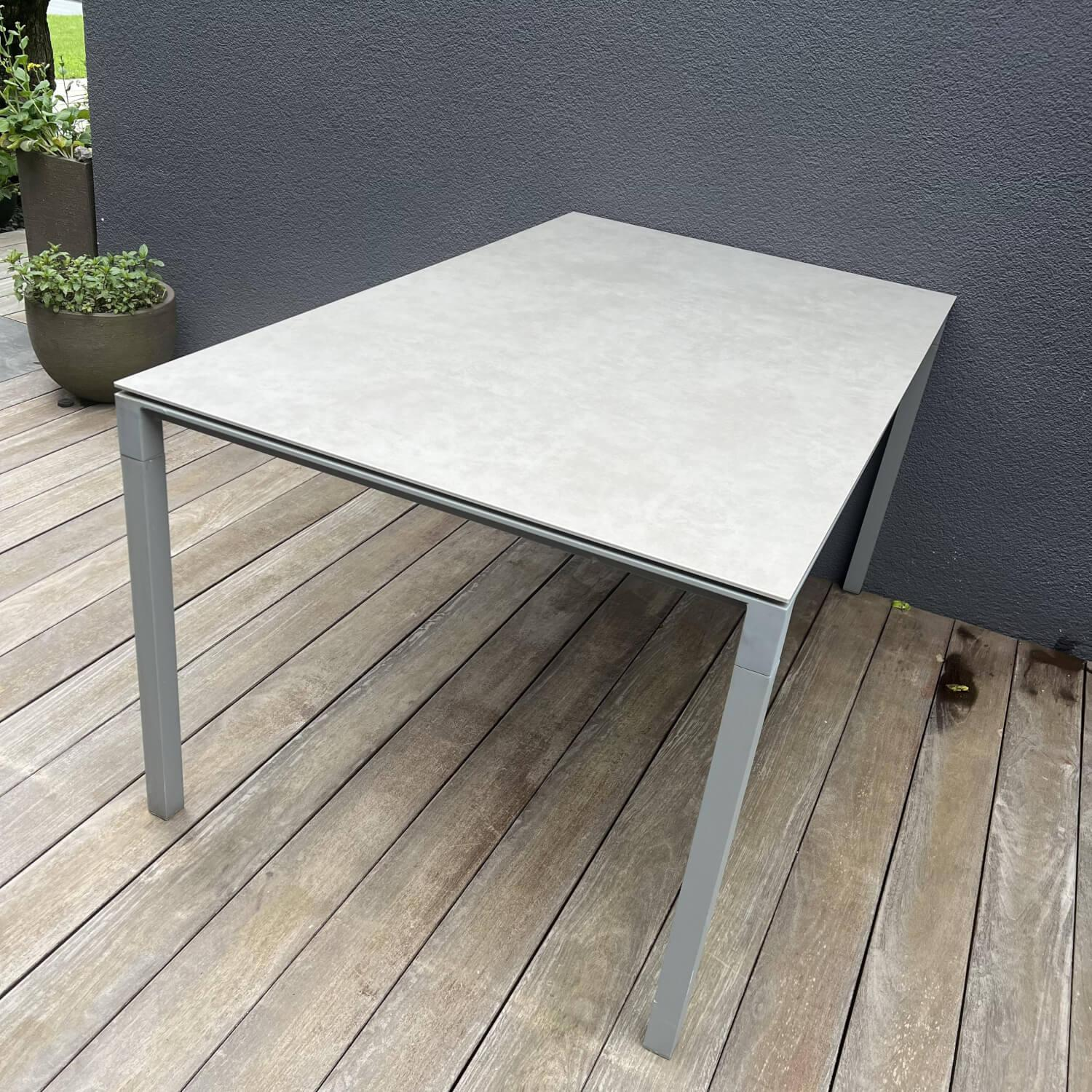 Cane Line - Outdoor Tisch Pure Platte Keramik Concrete Grey Grau Gestell Aluminium Light Grey Grau - 2