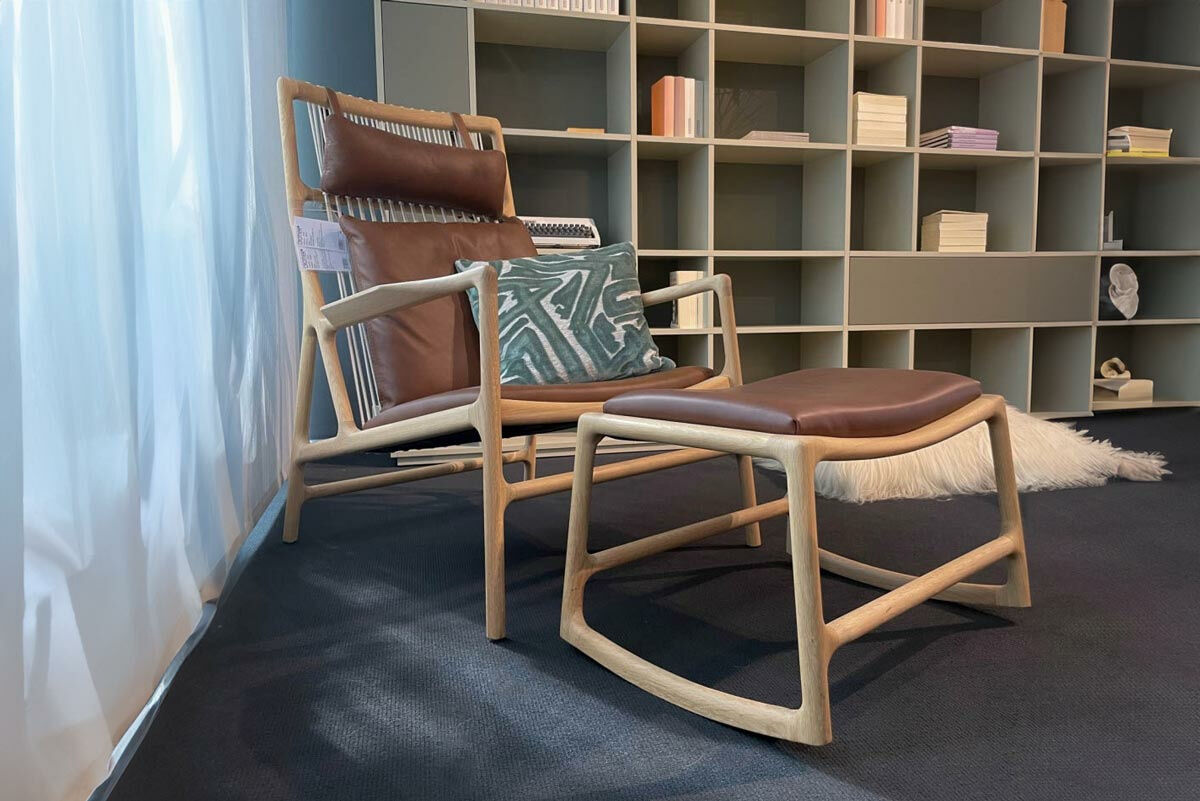 Gazzda - Sessel Dedo Lounge Chair Leder Dakar Turf Light 2211 Braun Gestell Eiche Massiv Weiß Geölt Mit Hocker - 3