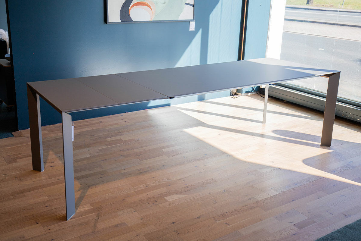 Kristalia - Esstisch Nori Tischplatte Fenix Grigio Londra Grau Gestell Aluminium Lackiert - 4