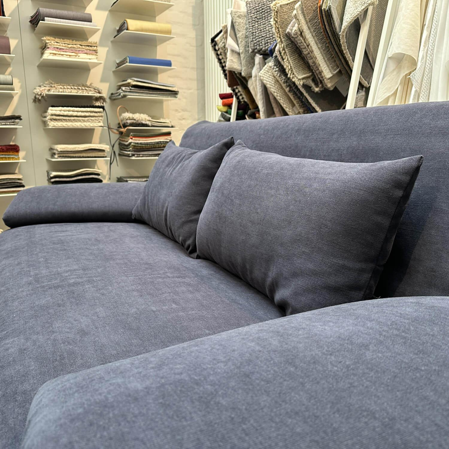 Ligne Roset - Schlafsofa Multy 3-Sitzer Stoff Amalfi Dark Blue Blau Gestell Anthrazit Inkl. Armlehnen - 3