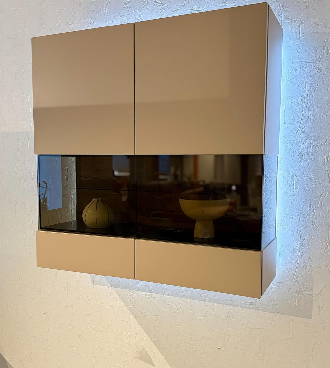 Hülsta - Hängevitrine Gentis Holz Lack Kernnussbaum mit zwei verglasten Türen - 5