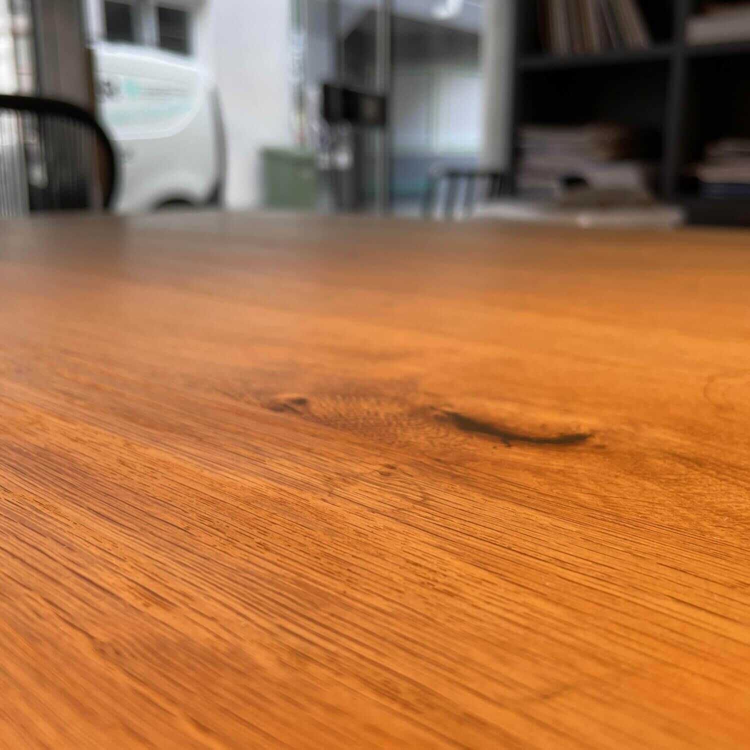 e15-tisch-ta23-kazimir-in-eiche-ge-C3-B6lt-gestell-stahl-pulverbeschichtet-in-flame-rot-0f66af1a06fb e15 - Tisch TA23 Kazimir in Eiche geölt Gestell Stahl pulverbeschichtet in Flame Rot - 6