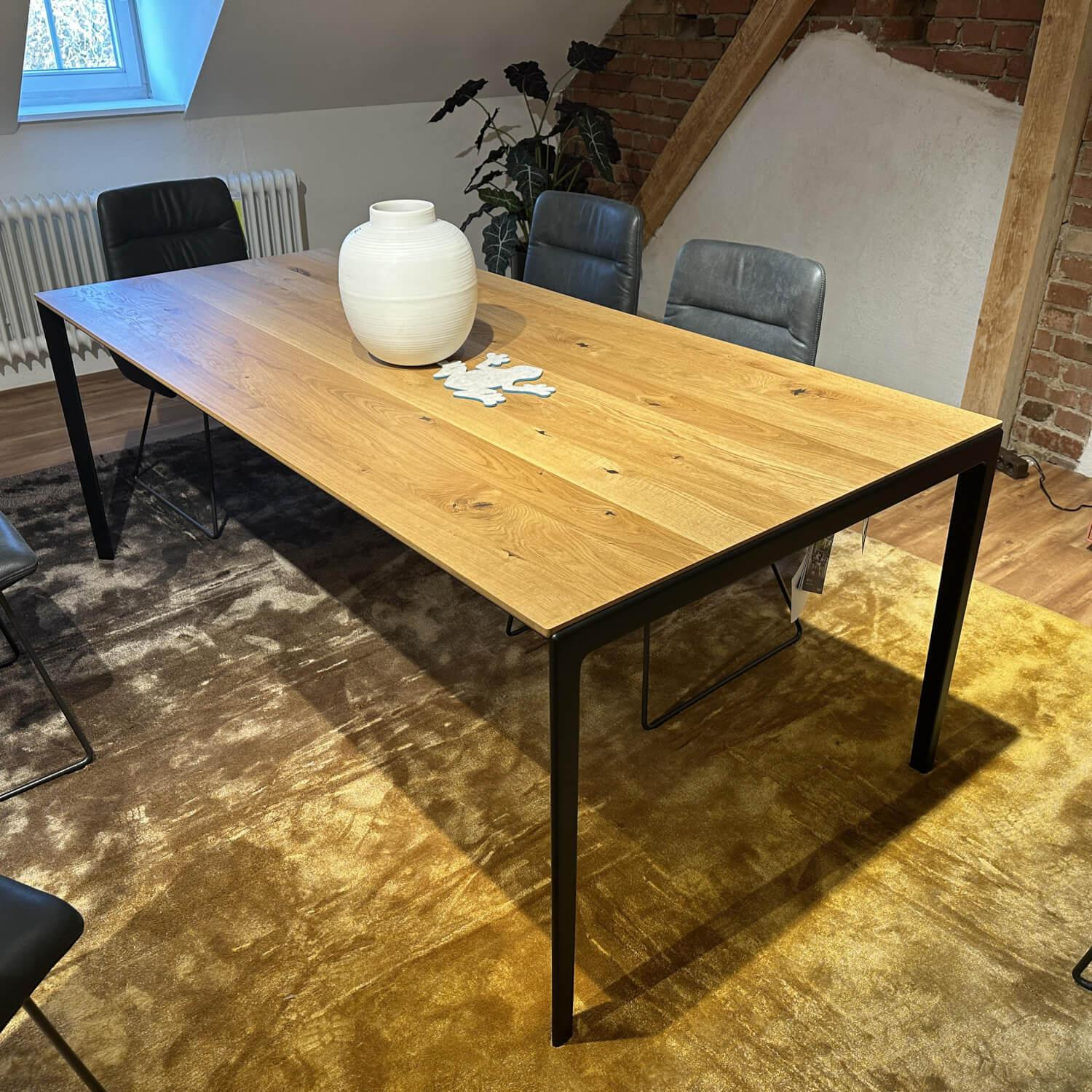 Team 7 - Esstisch Tak Eiche Wild Natur Geölt Gestell Stahl Pulverbeschichtete Schwarz Matt Mit Auszug - 2