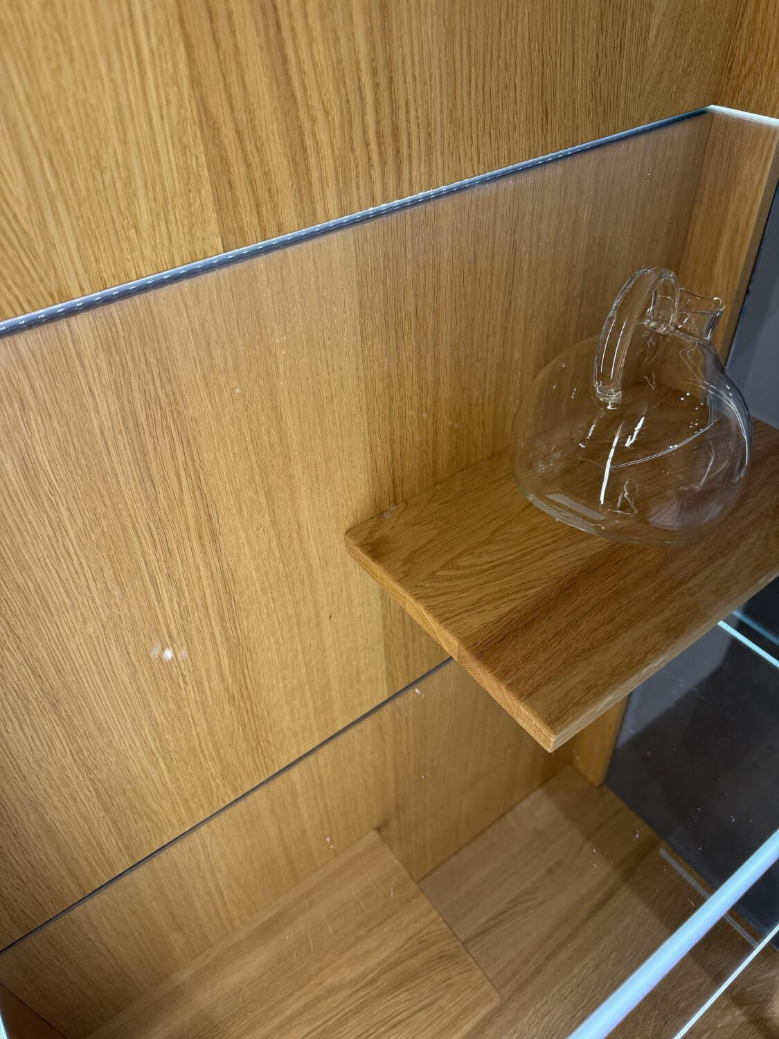 Team 7 - Vitrine Filigno Eiche Wild Naturöl Rauchglas Gestell Kufe Schwarz Matt - 8