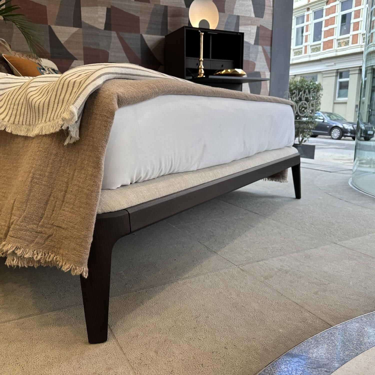 Poliform - Polsterbett Kelly Stoff Lima 64 Corda Grau Beige Gestell Eiche Spessart Massiv mit Matratze - 2