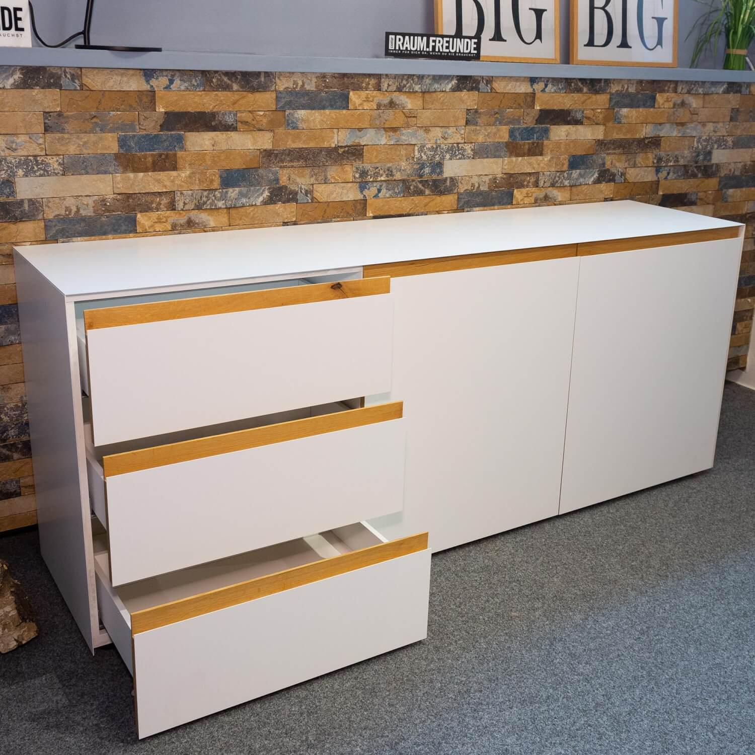 Raum.Freunde - Sideboard Göte Eiche Massiv Geölt Metall Weiß Matt Lackiert Kunststoff Schwarz - 2