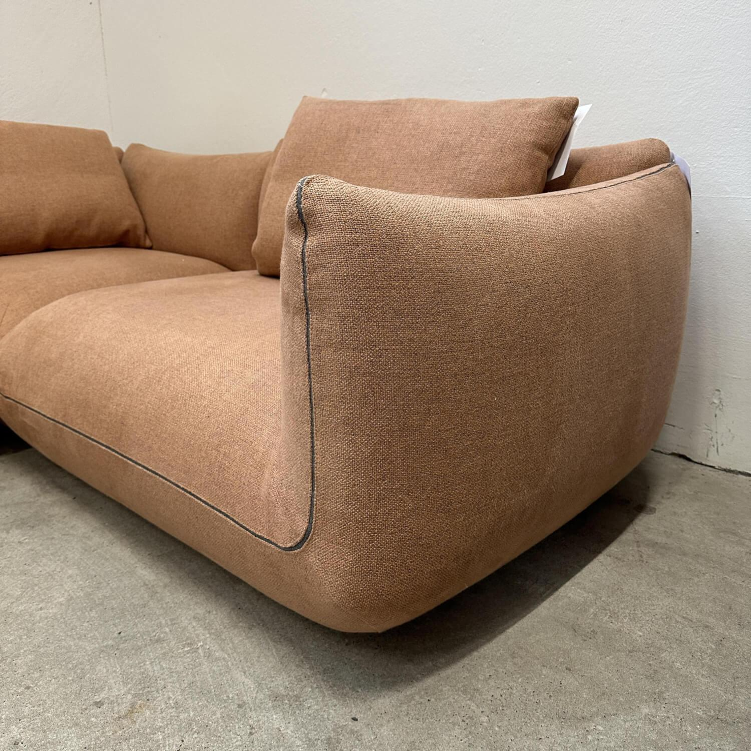 COR - Ecksofa Jalis21 Stoff 8307 Lachsrosa Braun Rosa Nahtband 5091 Mittelgrau Gestell Massivholz Buche Mit 2 Rückenkissen - 8