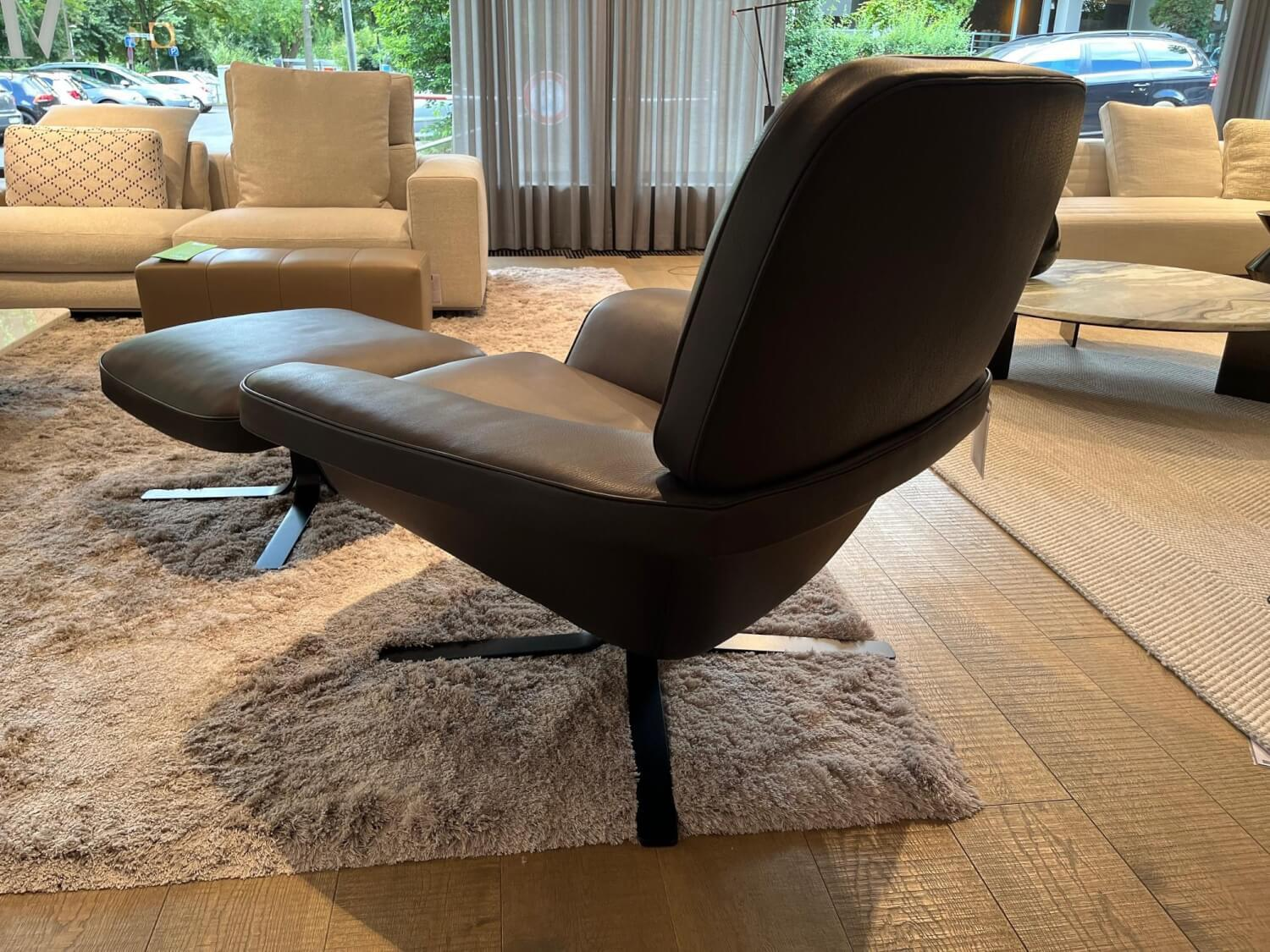 Minotti - Drehsessel Blake Soft Leder Aspen 05 Torba Braun Gestell Metall Mattschwarz Lackiert Inklusive Hocker - 2