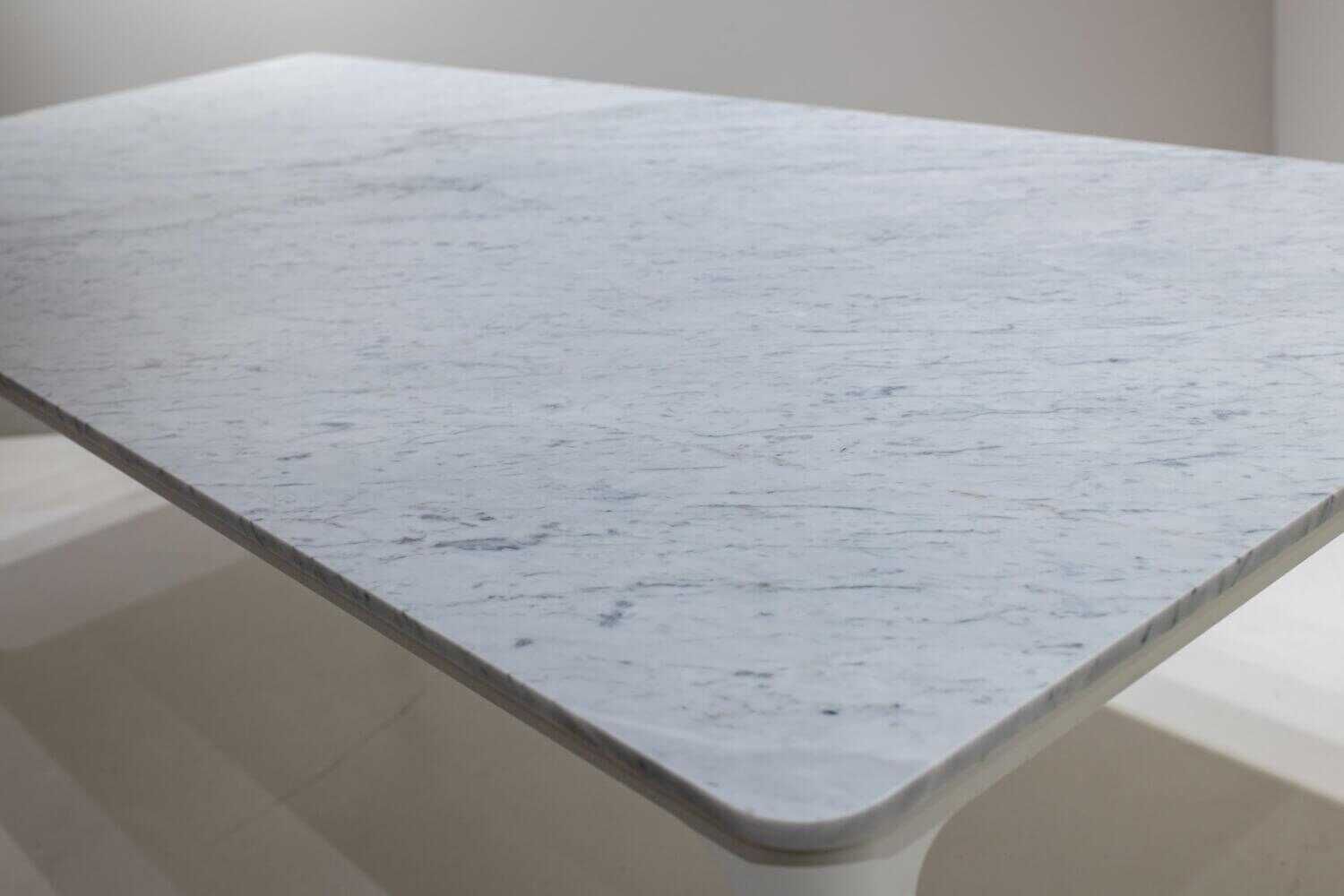 Esstisch Plate Coffee Table Carrara Marmor Gestell Weiß Pulverbeschichtet 100x220