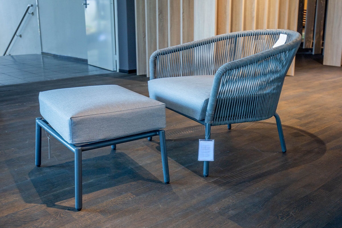 Solpuri - Loungesessel Loop Lounge Outdoor Stoff Bombay Hellgrau Gestell Aluminium Anthrazit Inklusive Hocker - 9