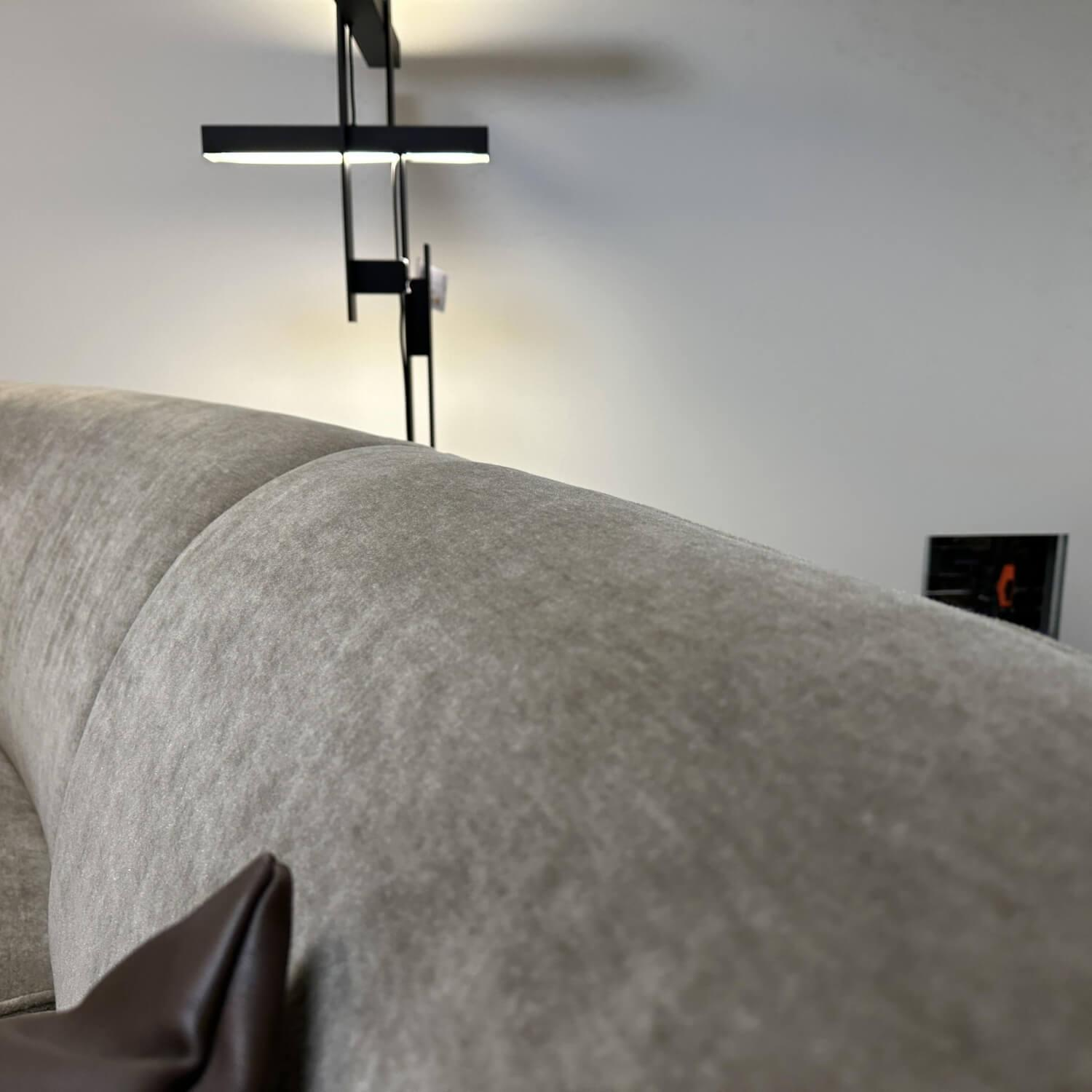 Bielefelder Werkstätten - Sofa Nimbo Stoff Savoy BW 1792-323 Taupe mit 3 Kissen - 11