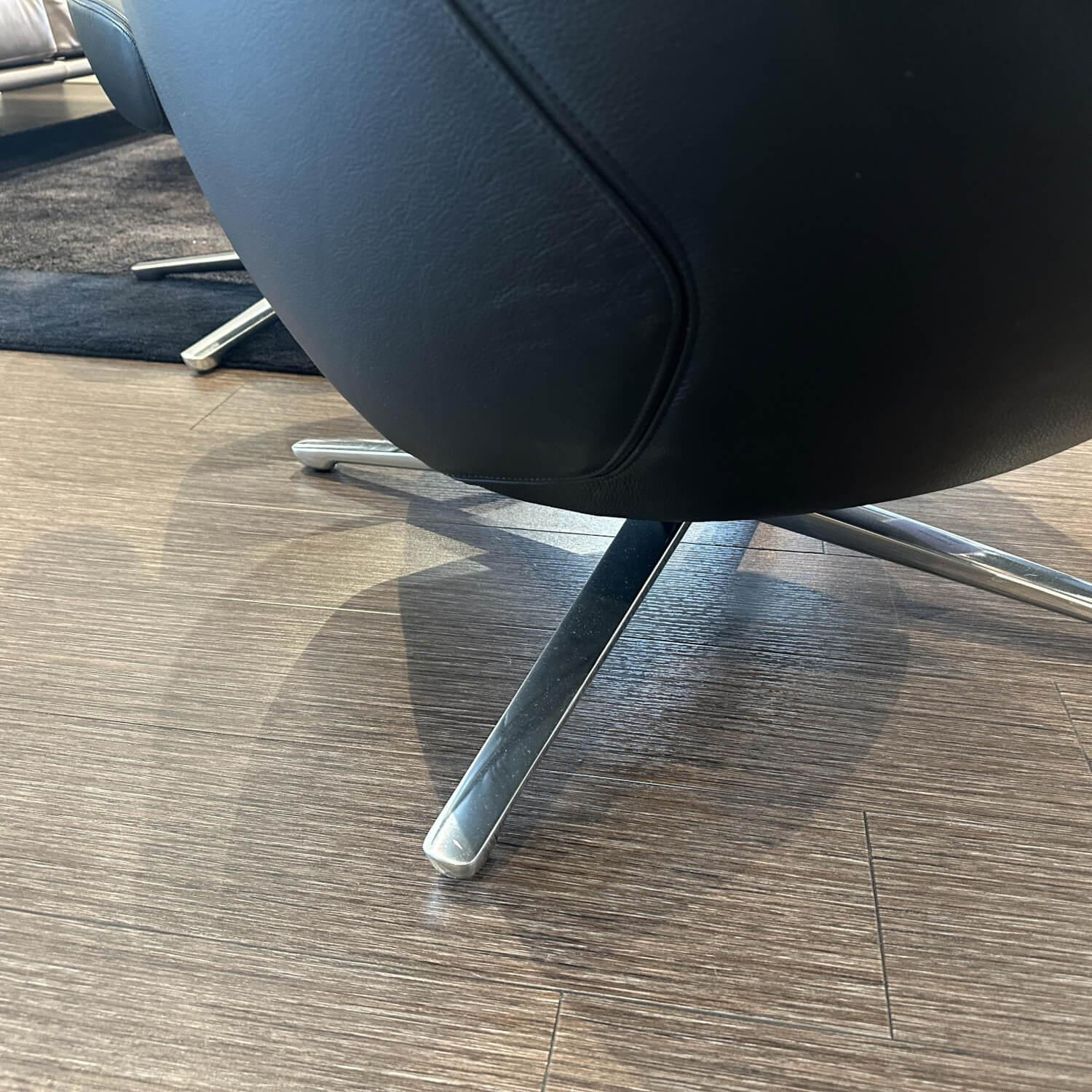 Poltrona Frau - Sessel Jay Lounge Leder SC 30-Africa Nero Schwarz Poliertes Aluminium mit Verstellung und Hocker - 7