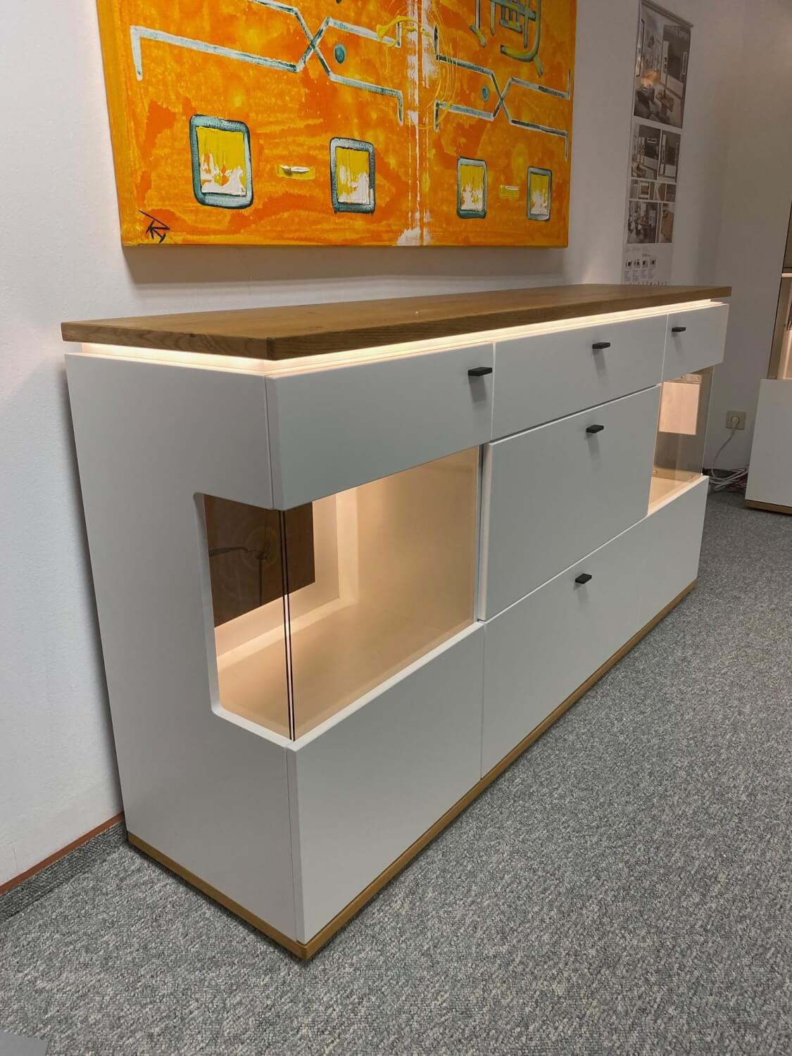 MCA Furniture - Sideboard Matadi Weiß Lackiert Absetzung Wildeiche Furniert Geölt mit Beleuchtungspaket - 3