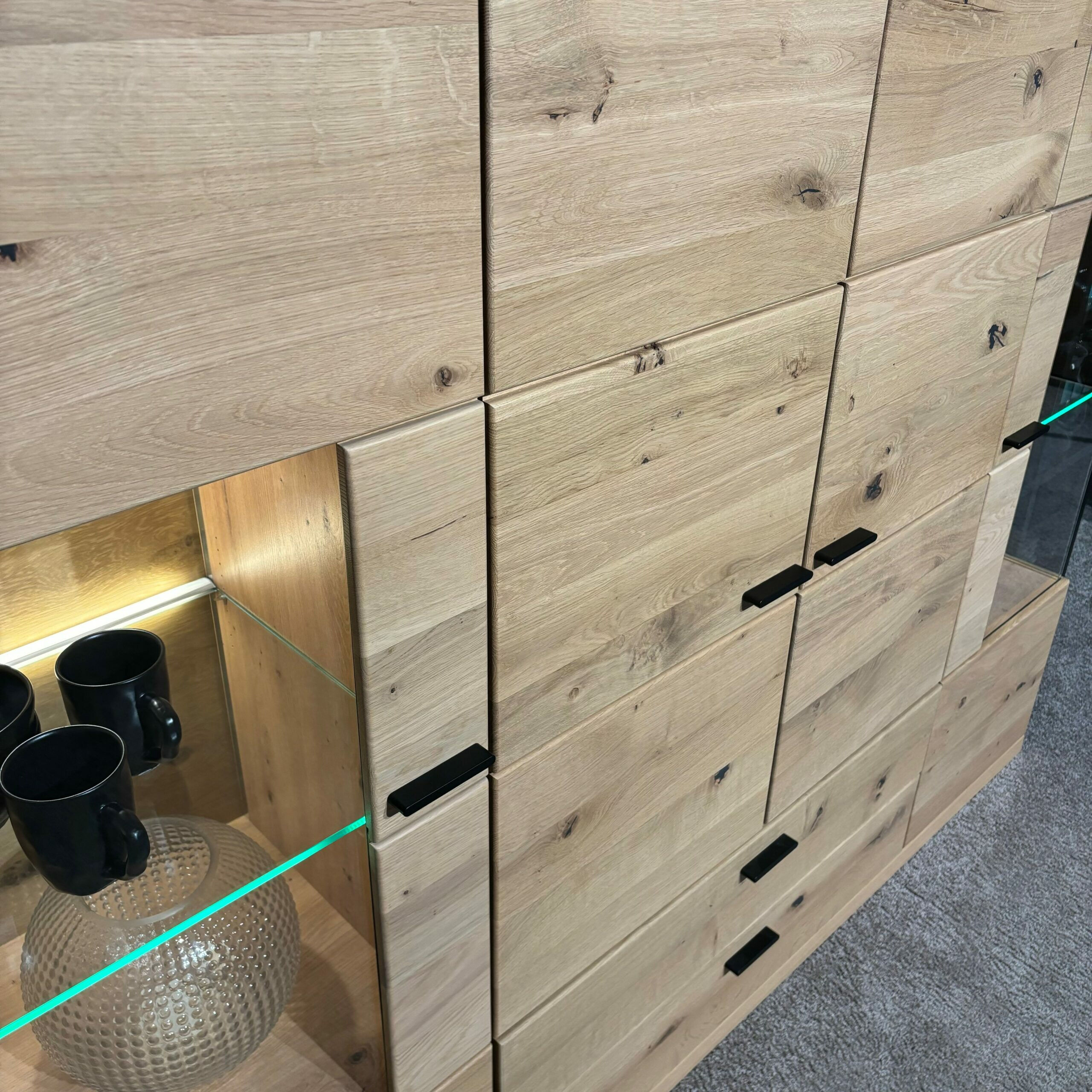 Musterring - Highboard Kanto Asteiche Massiv Griffe Schwarz mit Beleuchtung - 6
