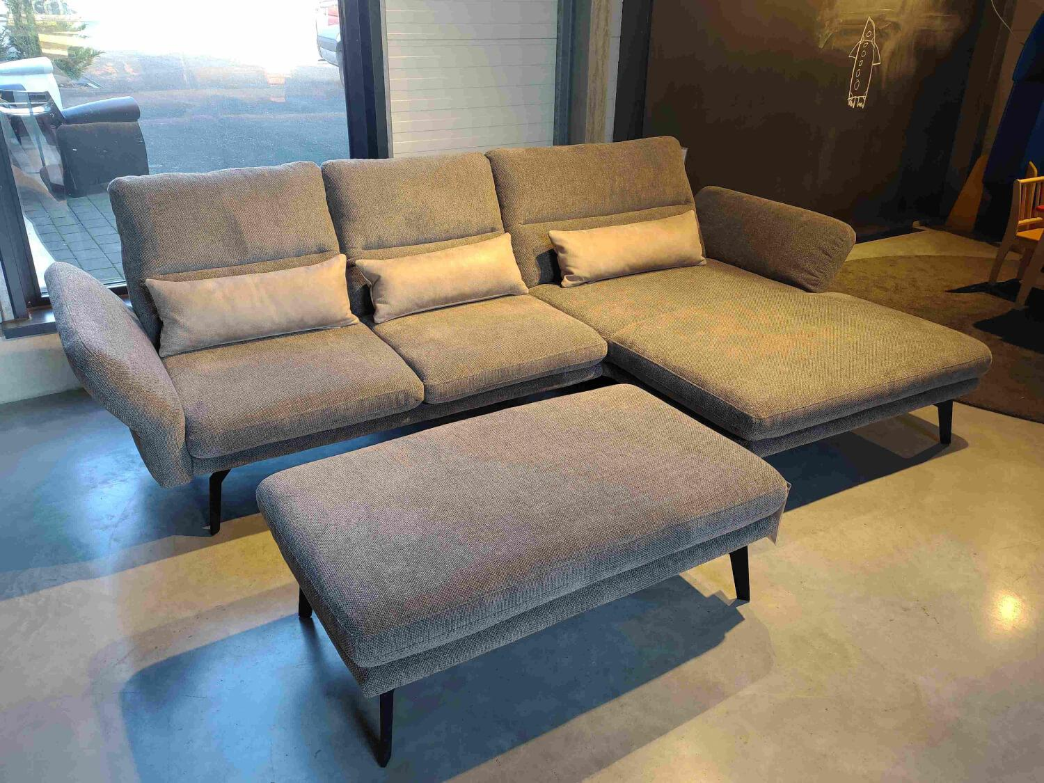 DFM - Eckgarnitur Alexander Comfort Republic Stoff Lora 12 Taupe Füße Metall Schwarz Mit Hocker - 7