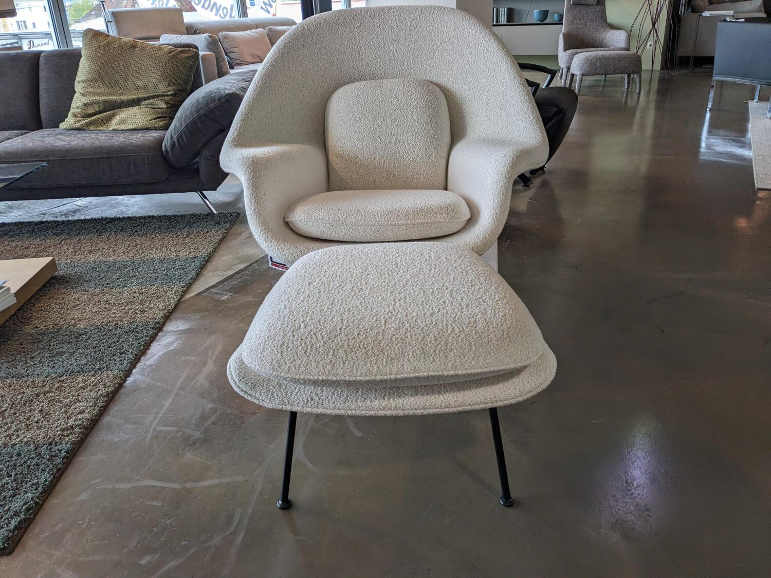 Knoll International - Sessel Womb Stoff Curly White Füße Metall Schwarz mit Hocker - 2
