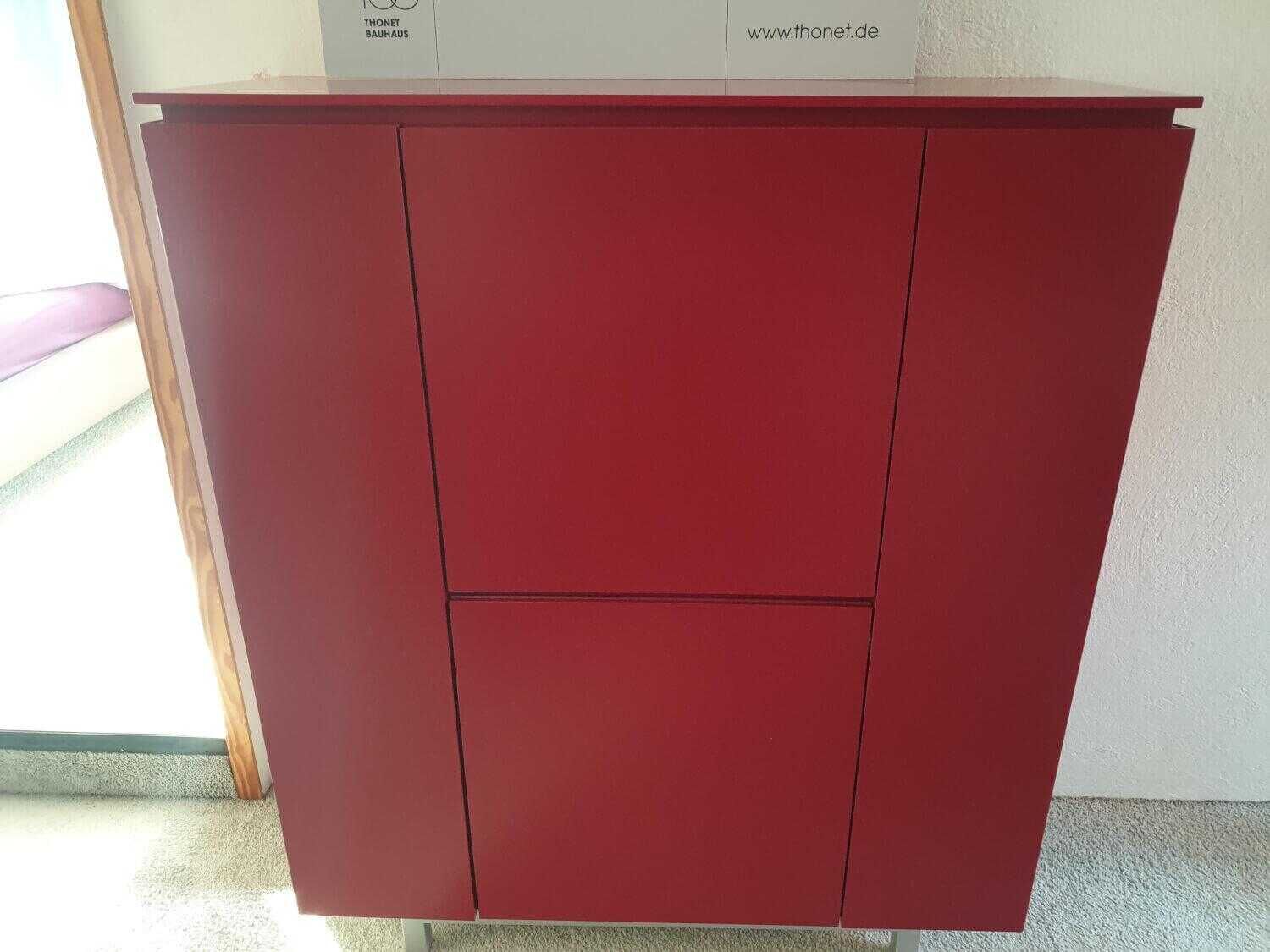 Möller Design - Schrank Plain Lack Matt Rot 4-türig - 1