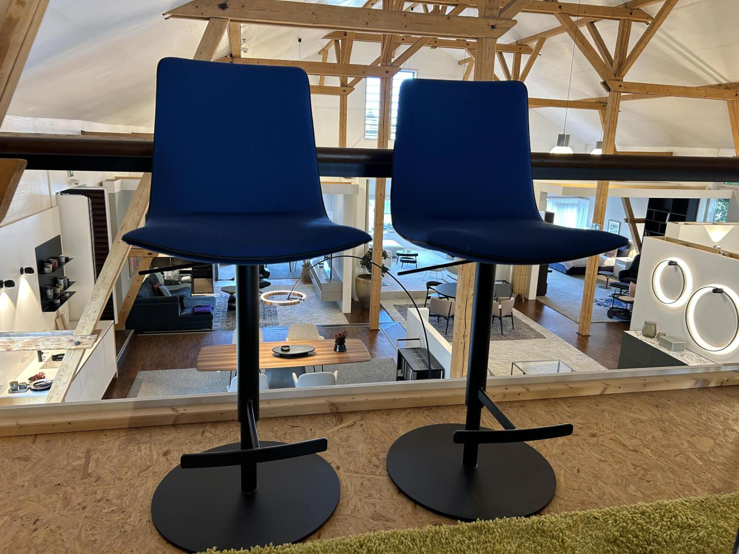 Freifrau - 2er-Set Amelie Bar Chair High Stoff Steelcut Trio 3746 Blau Gestell Schwarz - 2