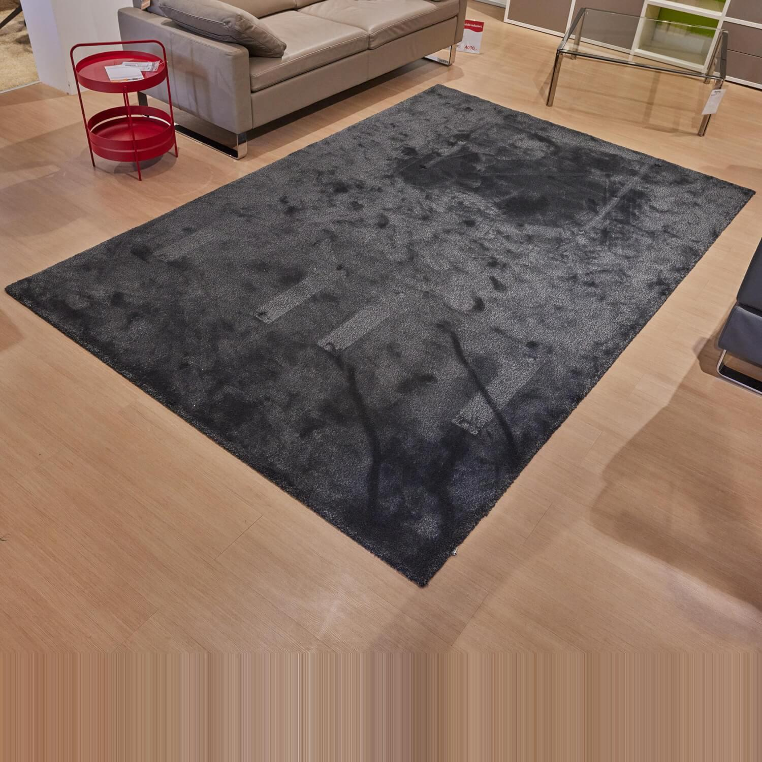 Teppich Elementi Tencel Farbe 335 Schwarz