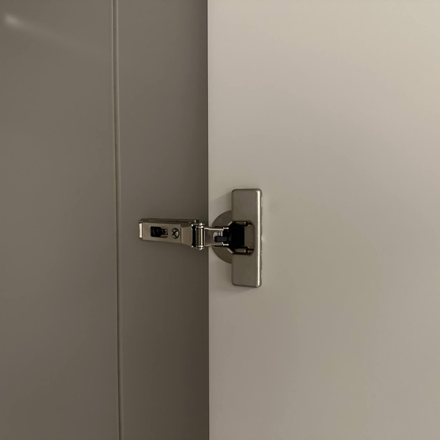 Interlübke - Kleiderschrank Collect Mattlack Außen M08 Greige Innen M23 Muschel Grau - 3