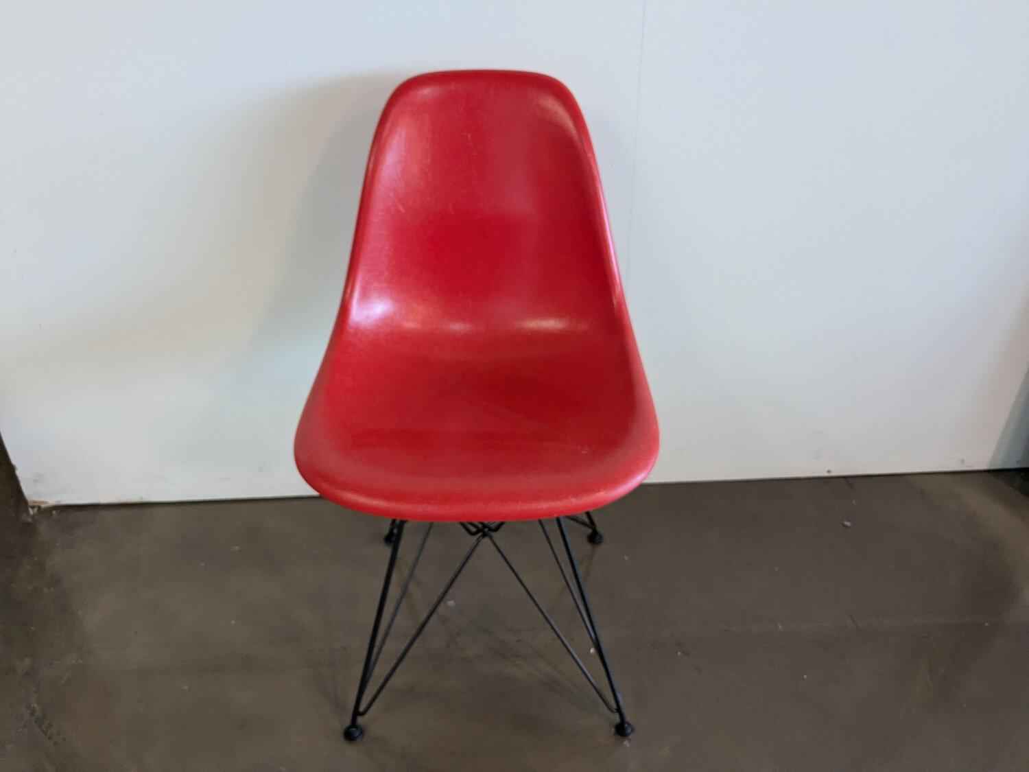 Vitra - Eames Sidechair DSR Schale Fiberglas Oxidrot Rot Gestell Stahl Schwarz Pulverbeschichtet - 2