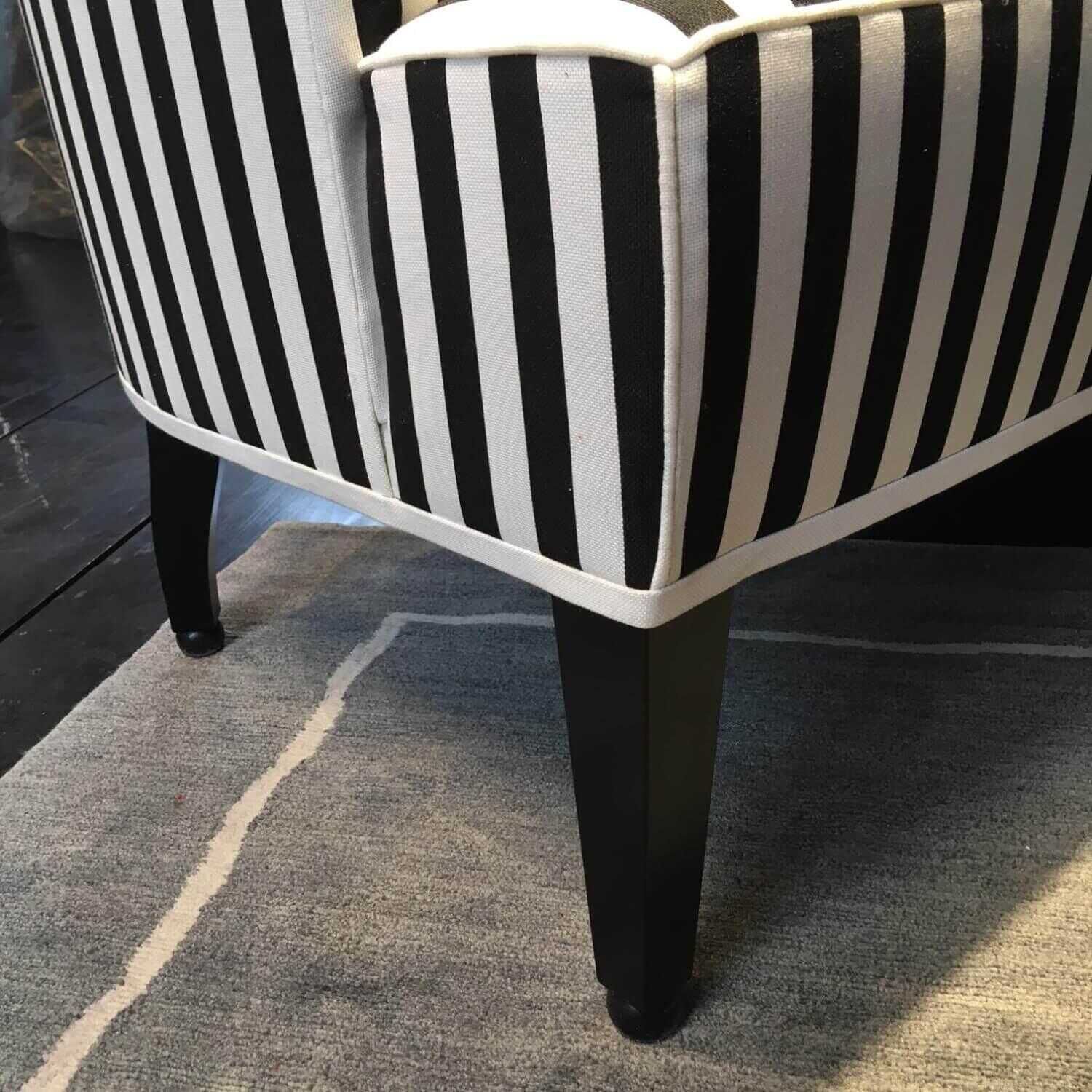 Wittmann - Sofa  Alleegasse Stoff E Streifen Schwarz Weiß Füße Schwarz - 3