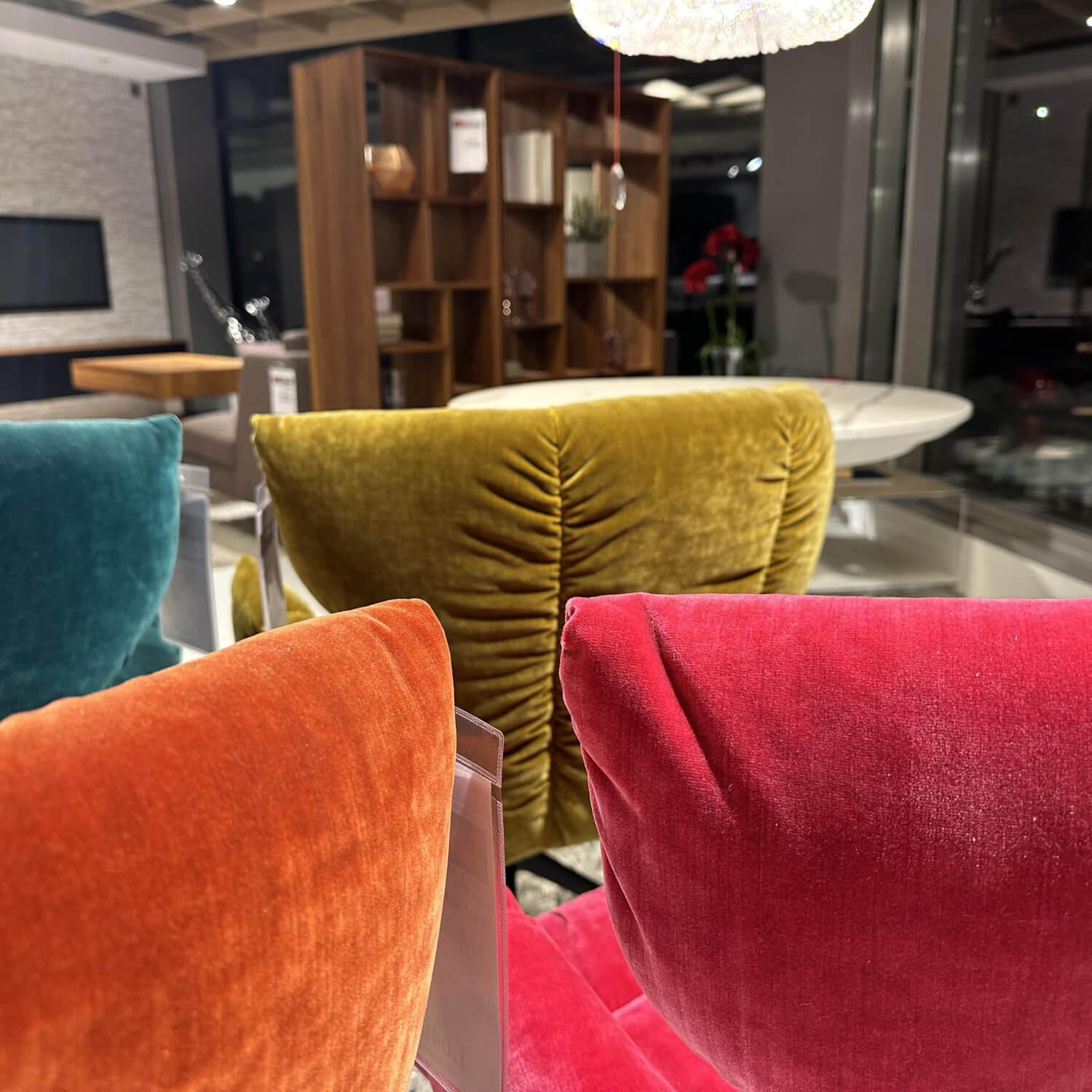 Bretz - 4er Set Esstischstuhl Cassia Stoff 64 1978 Velvet Gold Green Grün Rot Pink Füße 98 Matt Schwarz - 4